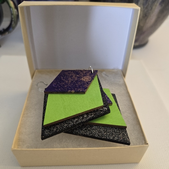 ARTISAN & HANDCRAFTED 3" Wood Witchy Diamond Layer Dangle Pierced Earrings - Picture 6 of 9